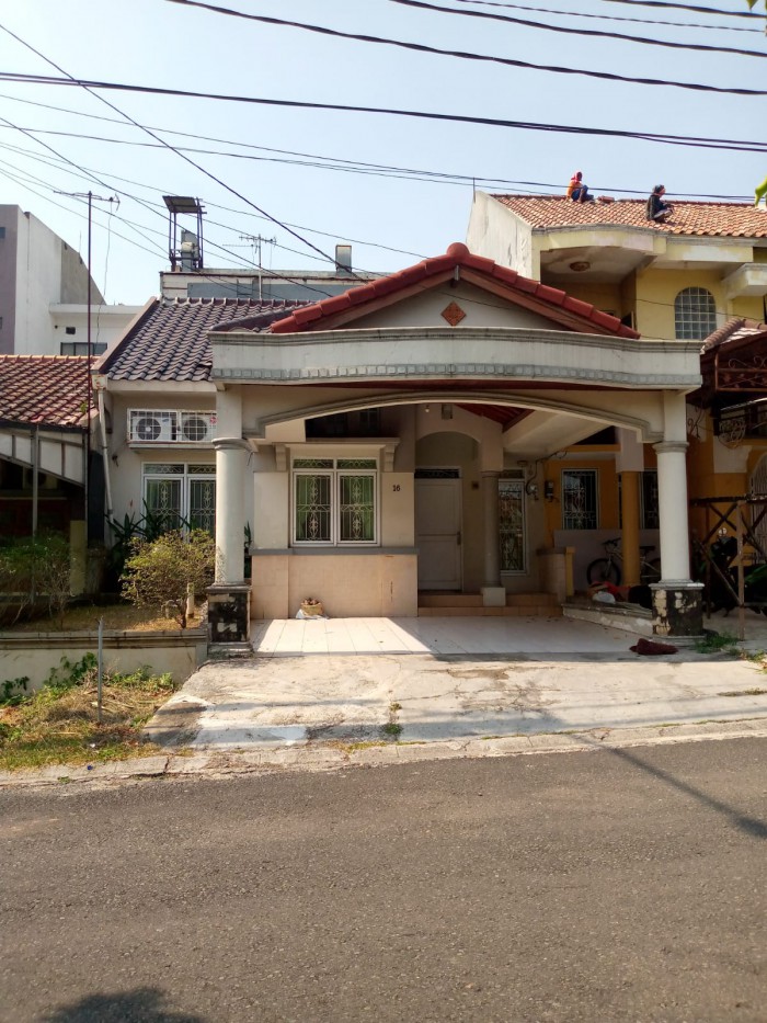 Rumah Disewakan Semi Furnished di Taman Napoli Lippo Cikarang